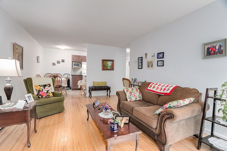 104 135 W 21st Street North Vancouver, BC - 4