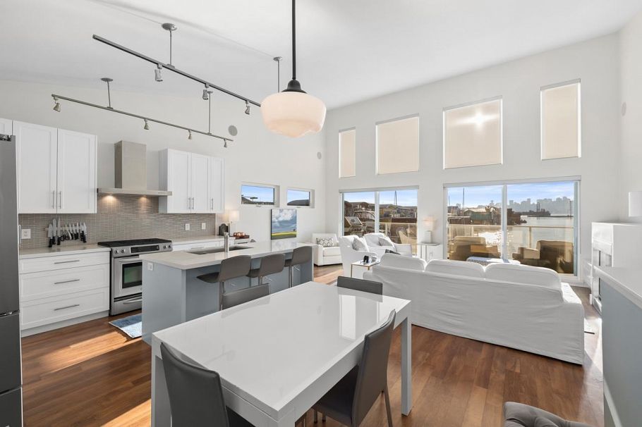 20 415 W Esplanade Avenue North Vancouver, BC - 3