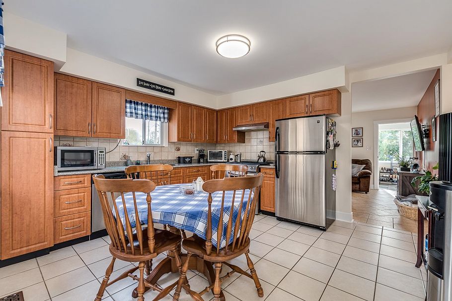 1276 Douglas Road Burnaby, BC - 5