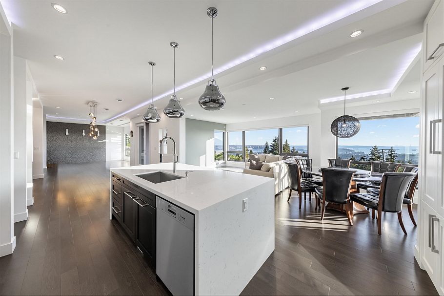 383 Newdale Street North Vancouver, BC - 9