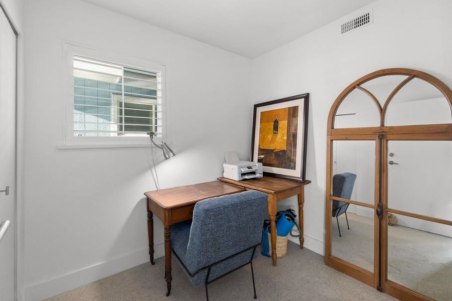 20 415 W Esplanade Avenue North Vancouver, BC - 23