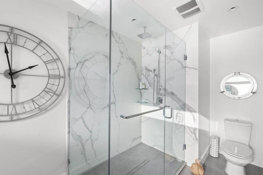 20 415 W Esplanade Avenue North Vancouver, BC - 21