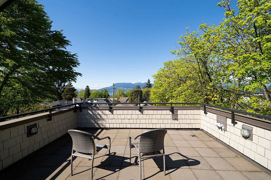 4103 W 11th Avenue Vancouver, BC - 25