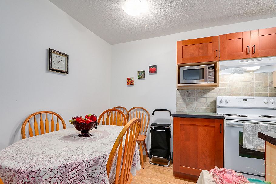 104 135 W 21st Street North Vancouver, BC - 10