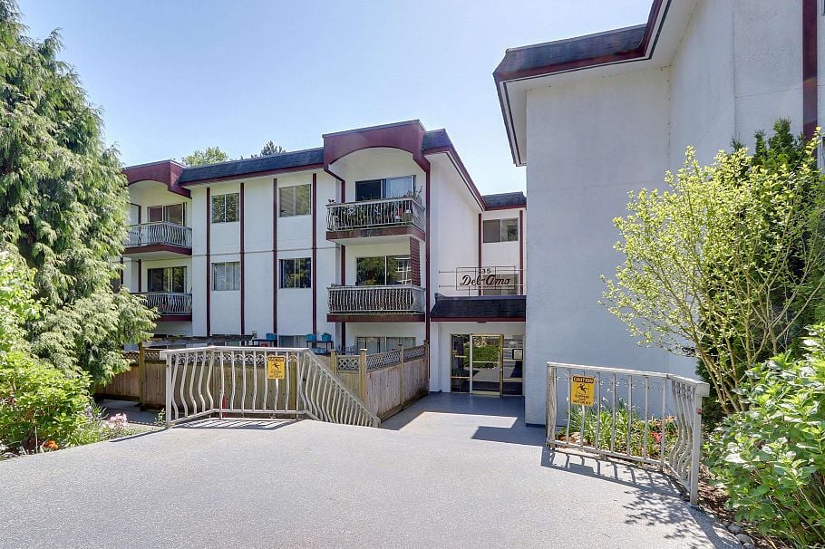 104 135 W 21st Street North Vancouver, BC - 1