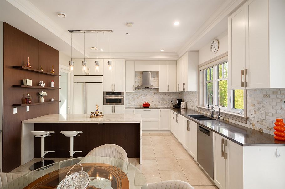 4103 W 11th Avenue Vancouver, BC - 12