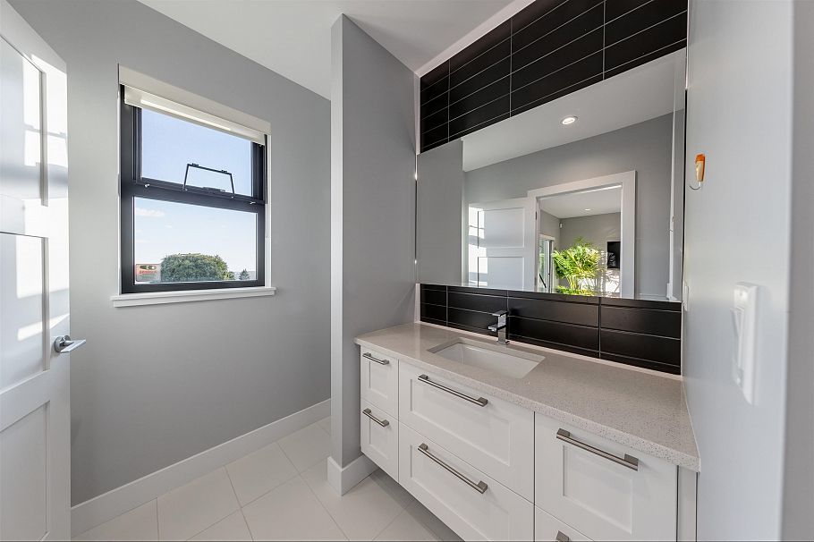 383 Newdale Street North Vancouver, BC - 19