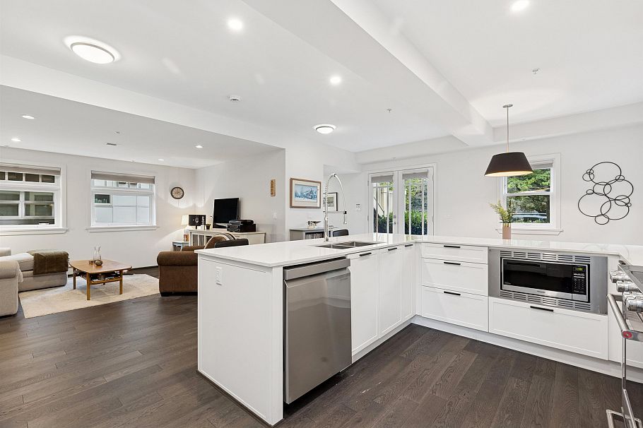 2 244 E 5th Street North Vancouver, BC - 2