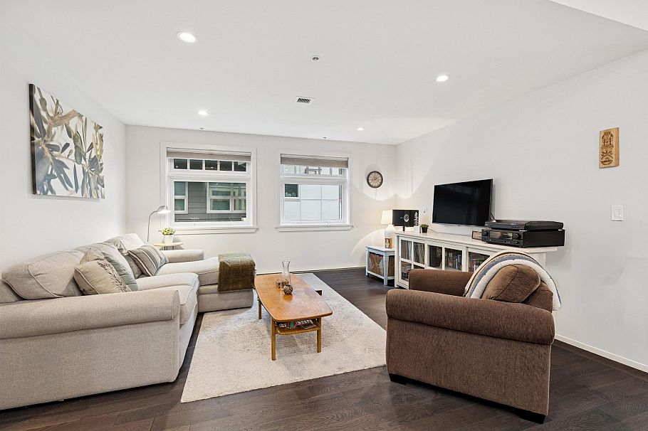 2 244 E 5th Street North Vancouver, BC - 10