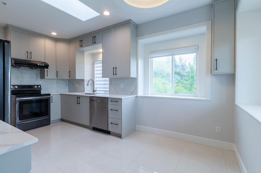 392 E 63rd Avenue Vancouver, BC - 8