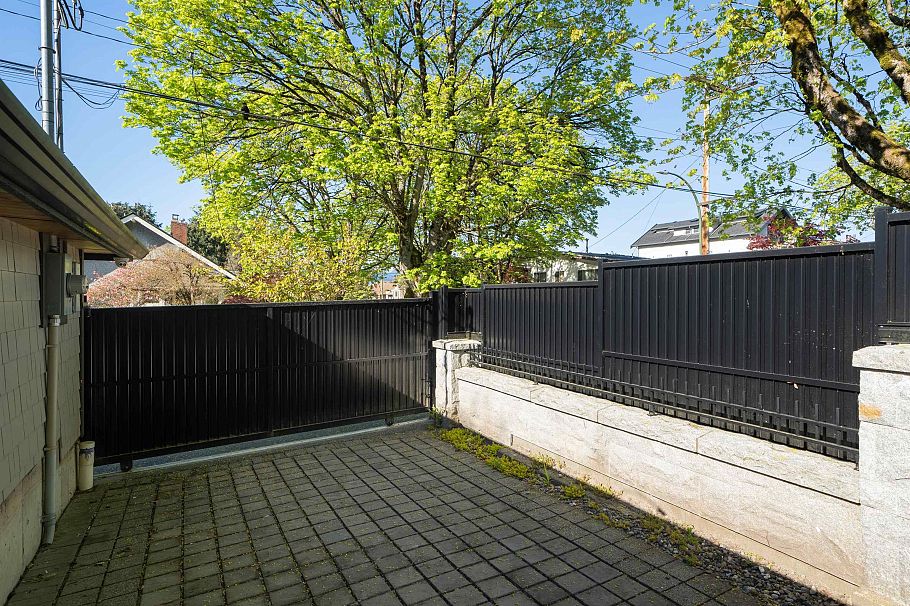4103 W 11th Avenue Vancouver, BC - 38