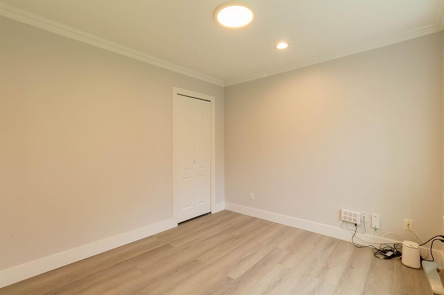 392 E 63rd Avenue Vancouver, BC - 10
