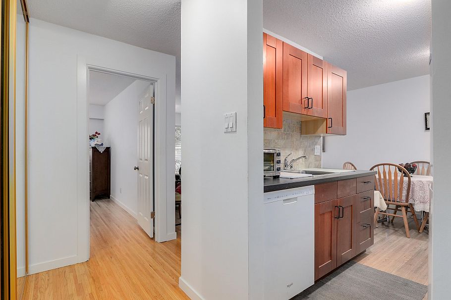 104 135 W 21st Street North Vancouver, BC - 6