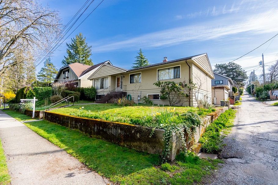 5240 East Boulevard Boulevard Vancouver, BC - 3
