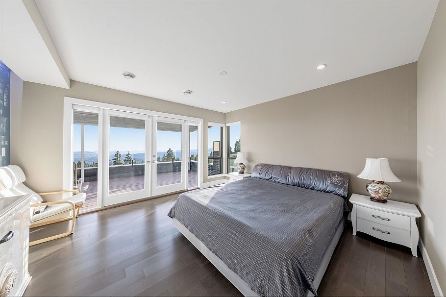 383 Newdale Street North Vancouver, BC - 24