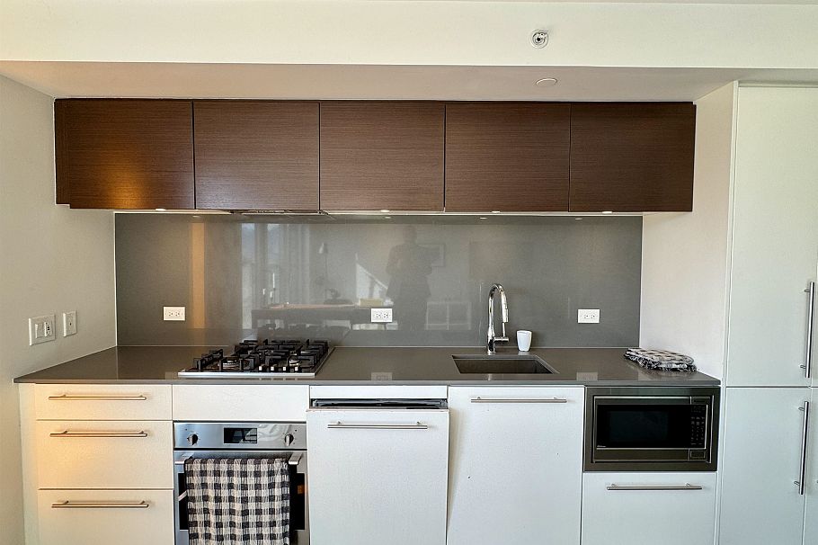 803 150 E Cordova Street Vancouver, BC - 2