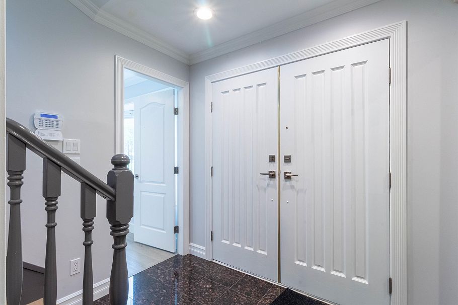 392 E 63rd Avenue Vancouver, BC - 2