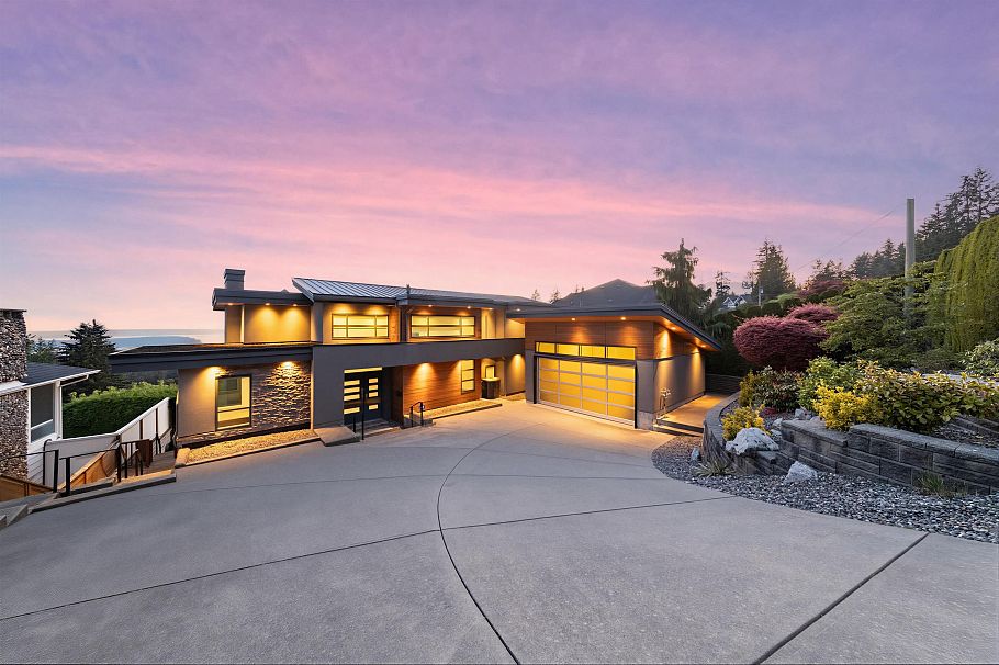 383 Newdale Street North Vancouver, BC - 1