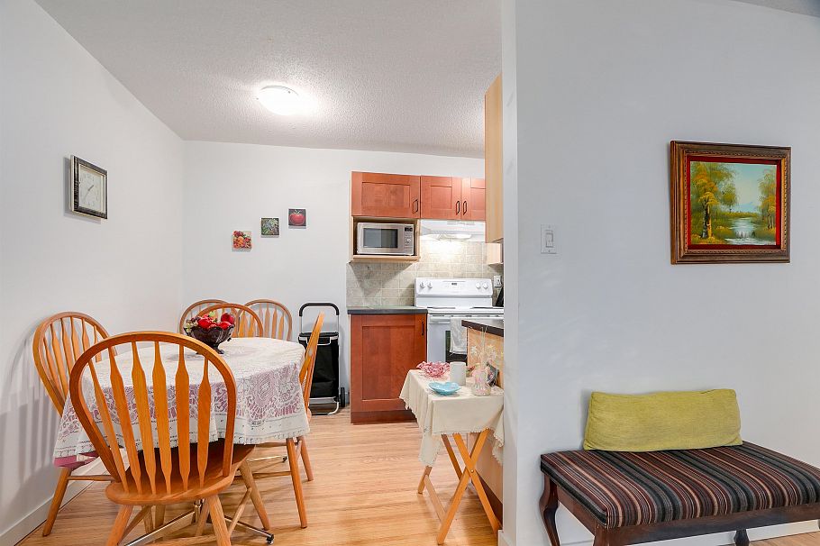 104 135 W 21st Street North Vancouver, BC - 11