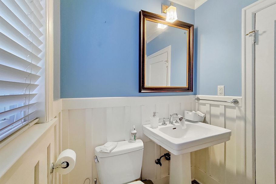 3521 W 39th Avenue Vancouver, BC - 18