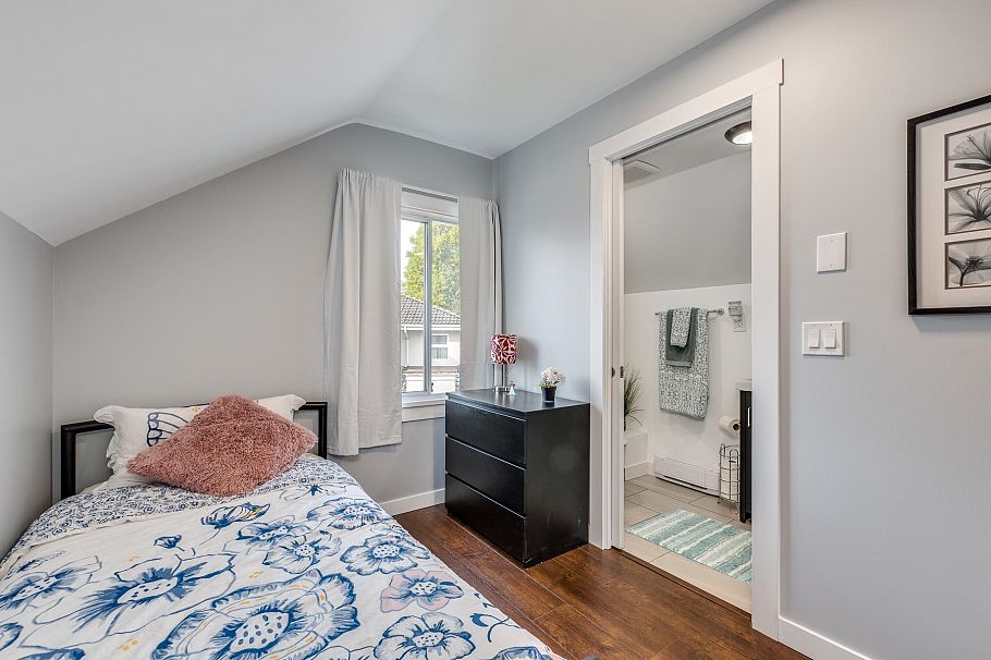 1276 Douglas Road Burnaby, BC - 13