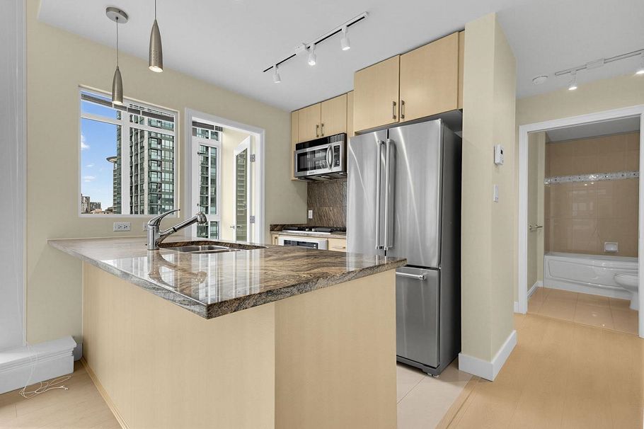 1602 1211 Melville Street Vancouver, BC - 26