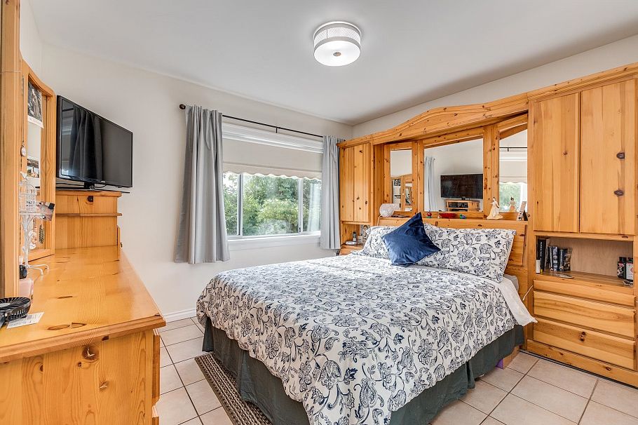 1276 Douglas Road Burnaby, BC - 6