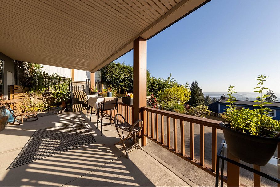 383 Newdale Street North Vancouver, BC - 35