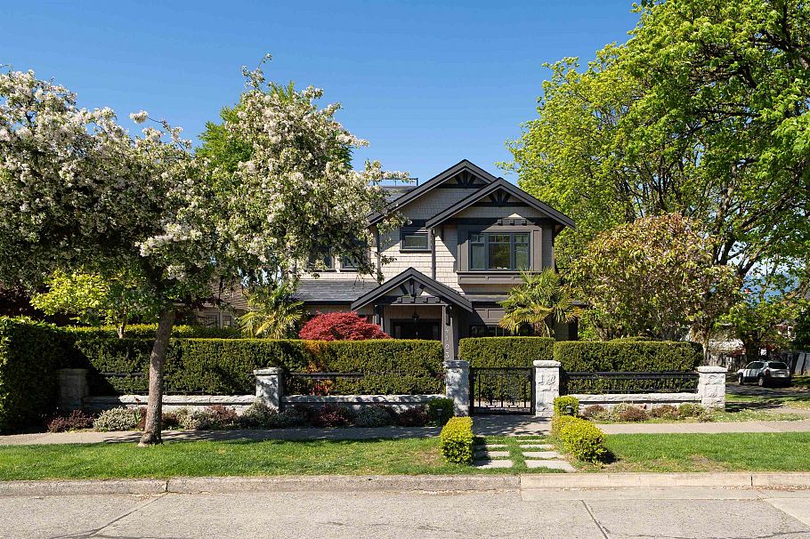 4103 W 11th Avenue Vancouver, BC - 40