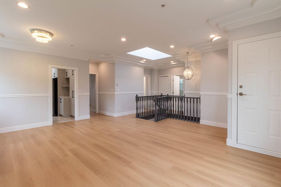 392 E 63rd Avenue Vancouver, BC - 4