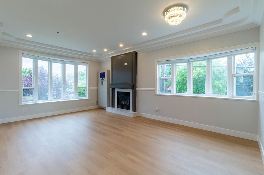 392 E 63rd Avenue Vancouver, BC - 5
