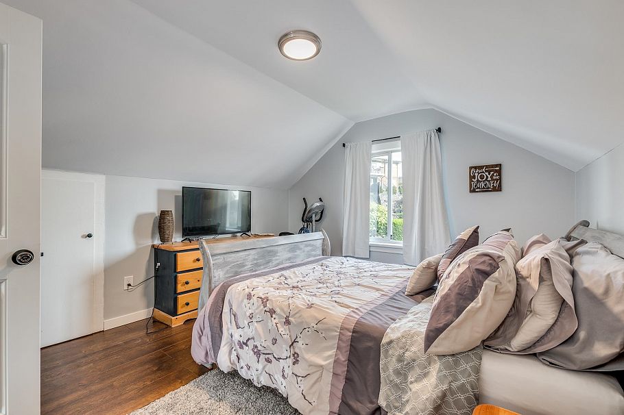 1276 Douglas Road Burnaby, BC - 10