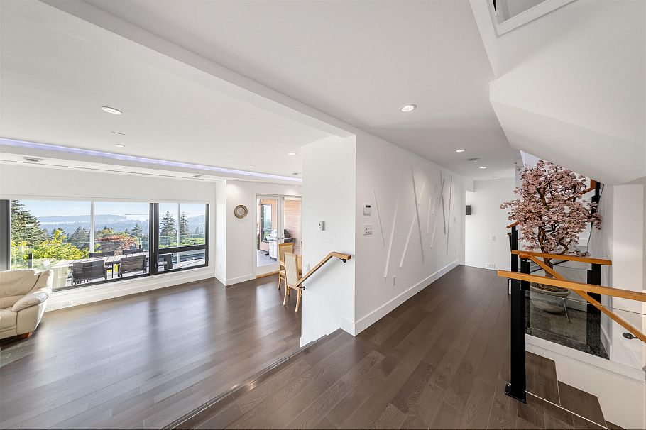 383 Newdale Street North Vancouver, BC - 16
