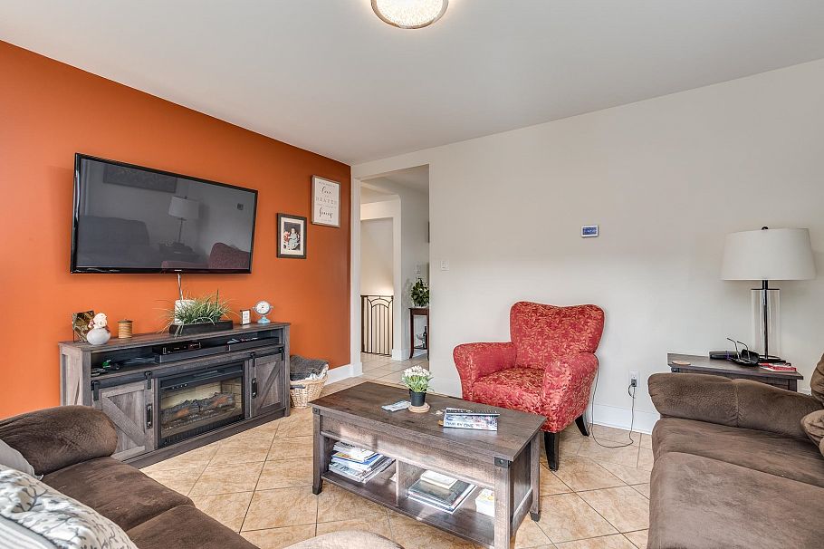 1276 Douglas Road Burnaby, BC - 3