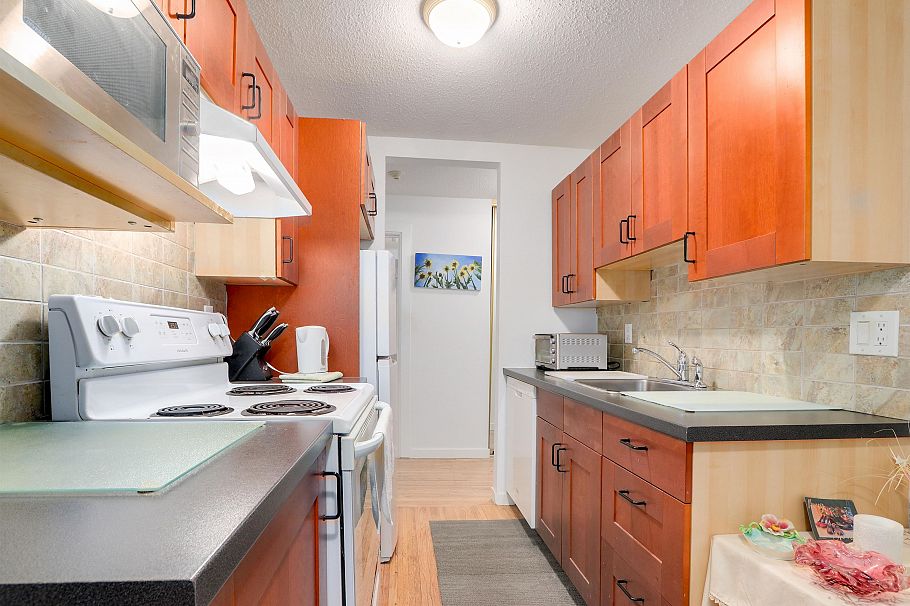 104 135 W 21st Street North Vancouver, BC - 7