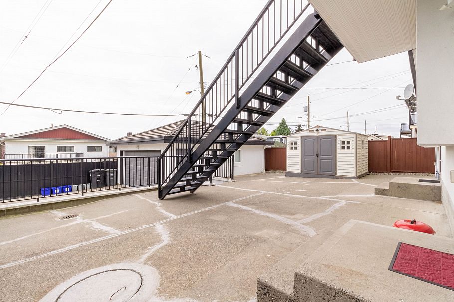 392 E 63rd Avenue Vancouver, BC - 18