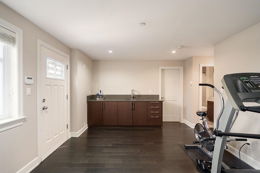 4103 W 11th Avenue Vancouver, BC - 29