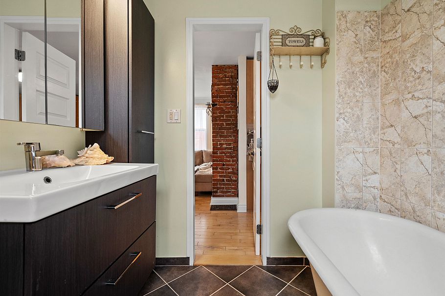 1829 1831 W 2nd Avenue Vancouver, BC - 8