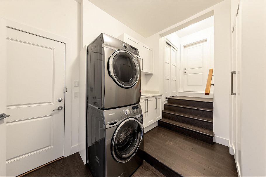 383 Newdale Street North Vancouver, BC - 32