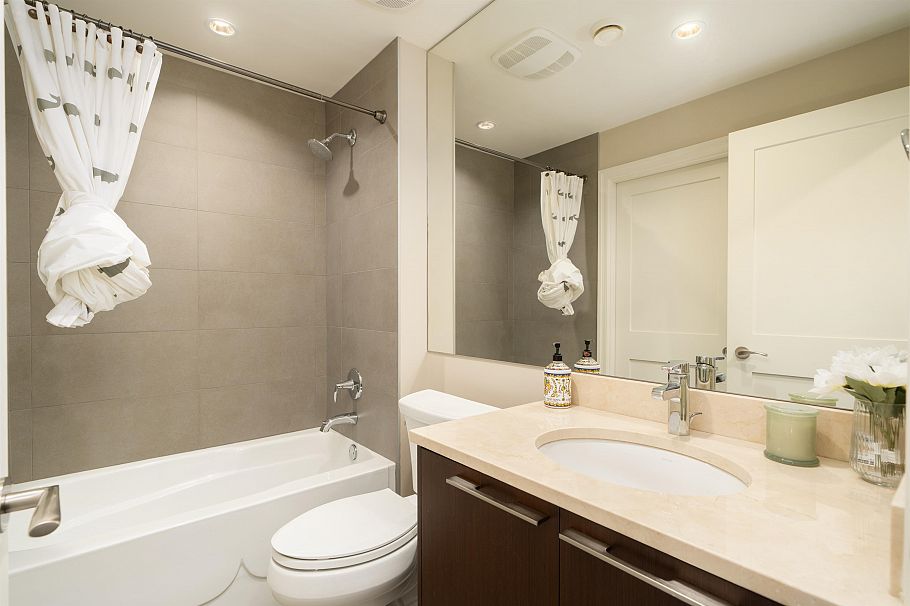 4103 W 11th Avenue Vancouver, BC - 31