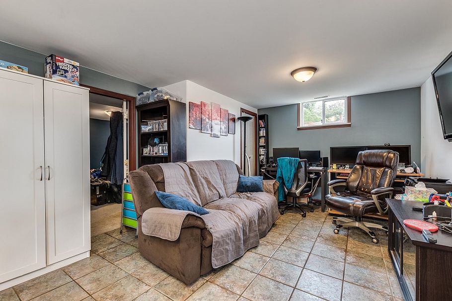 1276 Douglas Road Burnaby, BC - 16