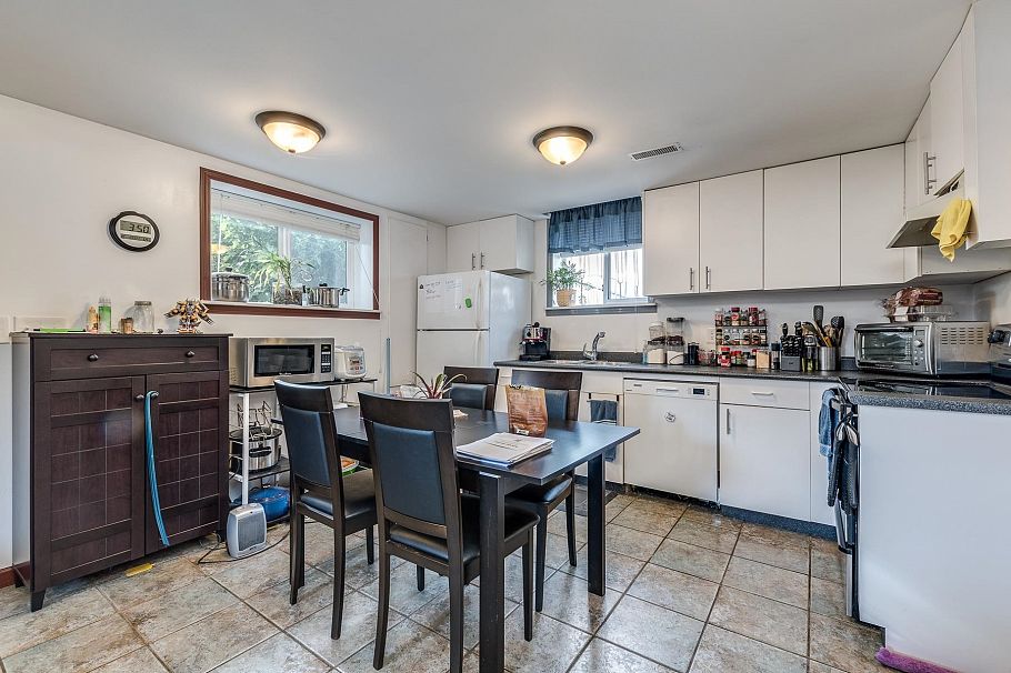 1276 Douglas Road Burnaby, BC - 18