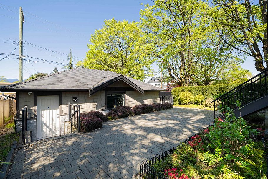 4103 W 11th Avenue Vancouver, BC - 37
