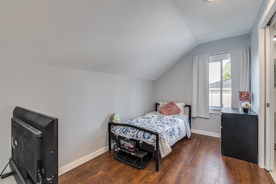 1276 Douglas Road Burnaby, BC - 12