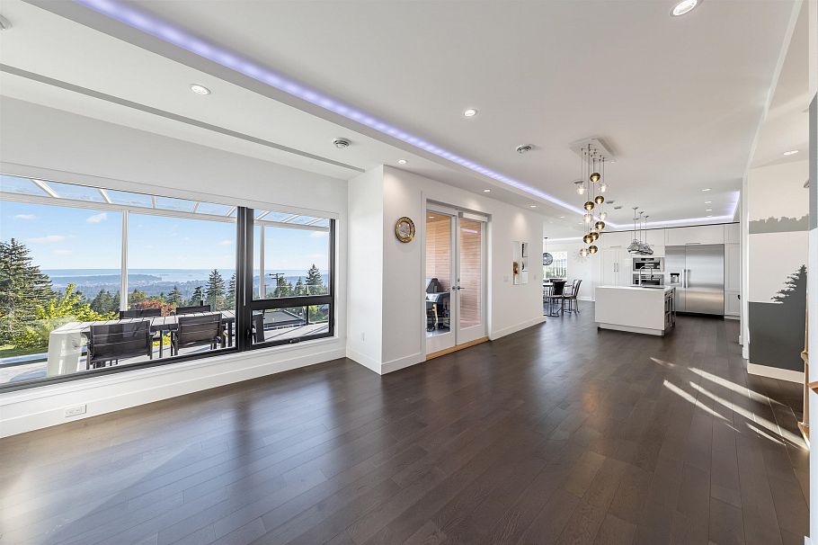 383 Newdale Street North Vancouver, BC - 11