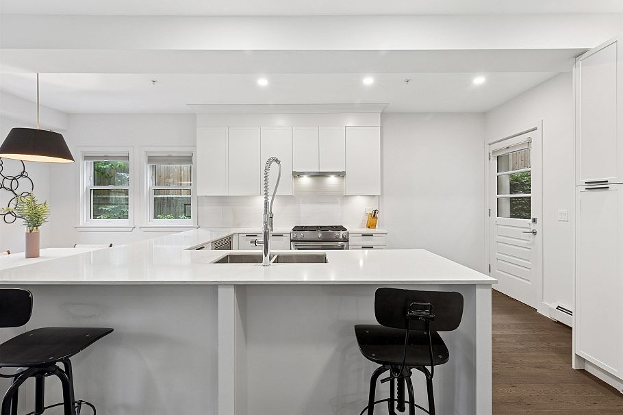1 & 2 244 E 5th Street North Vancouver, BC - 34