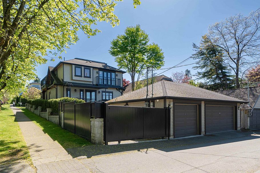 4103 W 11th Avenue Vancouver, BC - 39
