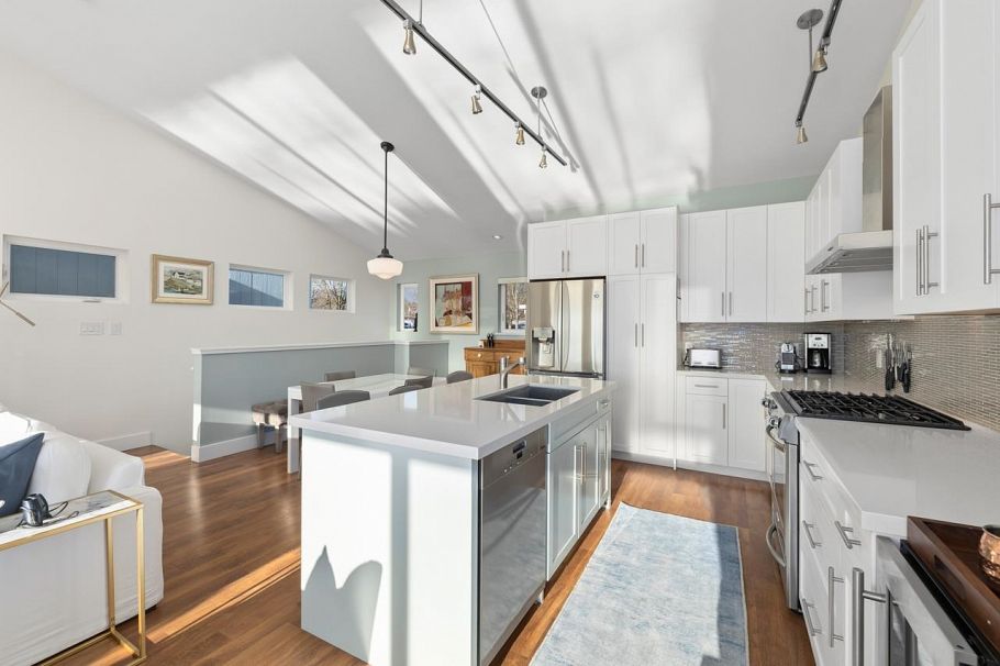 20 415 W Esplanade Avenue North Vancouver, BC - 6