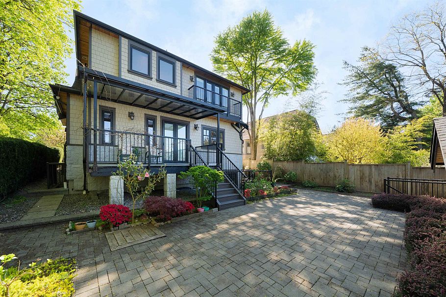 4103 W 11th Avenue Vancouver, BC - 36