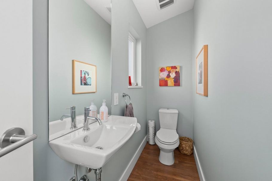 20 415 W Esplanade Avenue North Vancouver, BC - 24